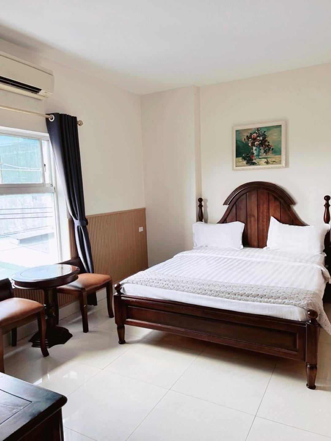 Hoang Le Hotel *