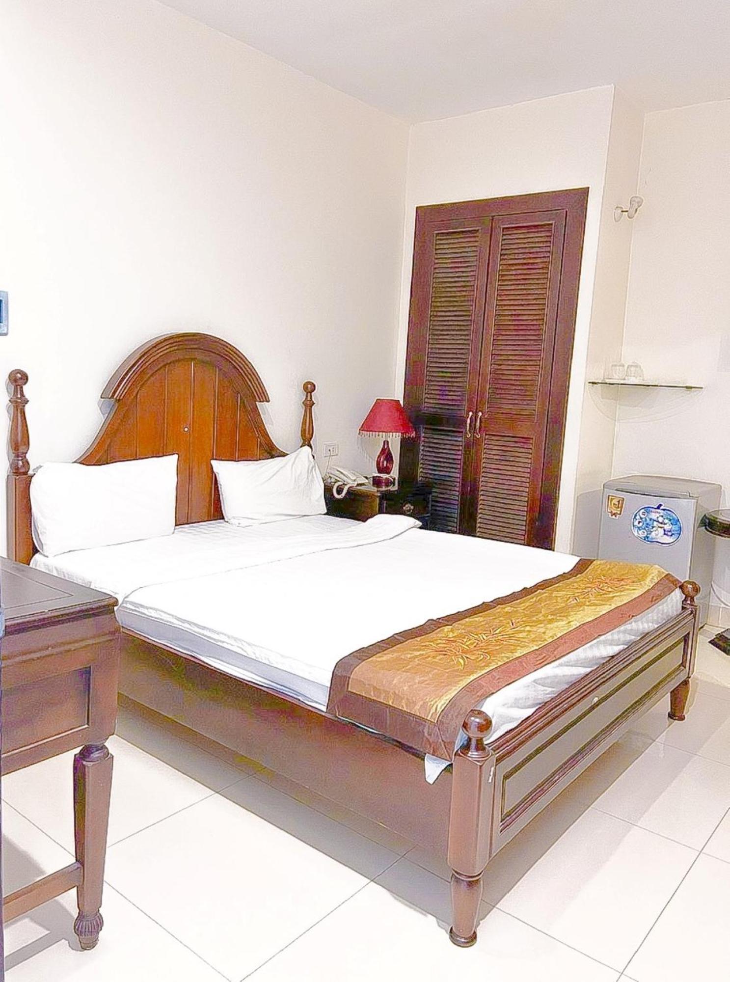 Hoang Le Hotel *